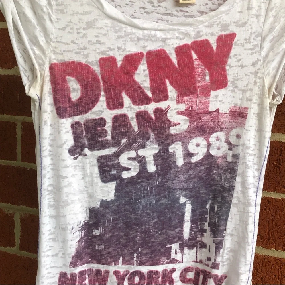 089 - DKNY T-Shirt Women’s XS - Picture 11 of 12